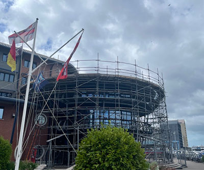 Temporary roof scaffolding